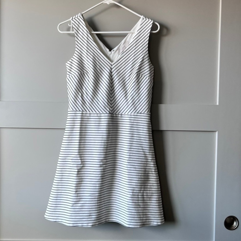 LOFT Striped V-Neck Sleeveless A-Line Knee-Length Dress Women Size 4 White Black
